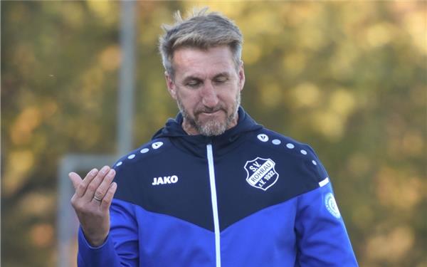 Wolfgang Buck geht das Thema Landesliga-Aufstieg beim Tabellen-Ersten SV Rohrau noch gelassen an. GB-Foto (Archiv): Vecsey