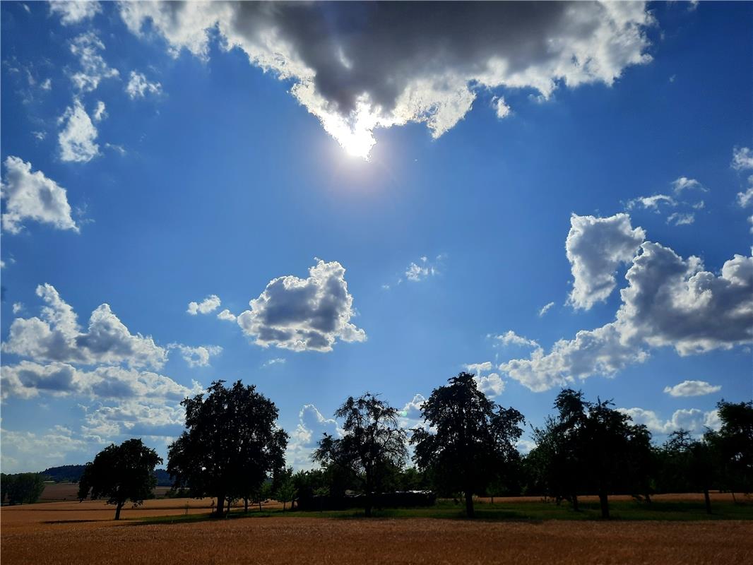 Wolken und Sonne wechseln sich ab. Von Heiko Weiß aus Gäufelden.