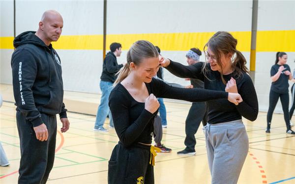 Workshops gibt es zum Beispiel zu sportlichen Angeboten wie Selbstverteidigung und Kampfsport. GB-Fotos: Vecsey