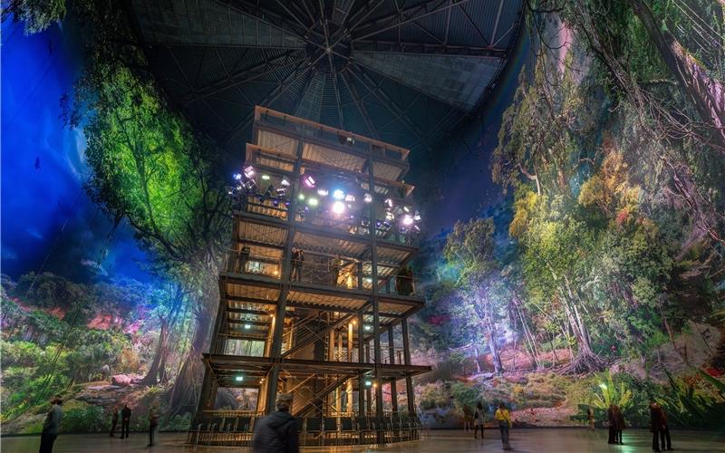 „Gäubote“-Familien-Tour: Rundumblick auf den Amazonas-Regenwald erleben Yadegar Asisi schuf das neue Riesenrundbild im Pforzheimer Gasometer zum Amazonas-Regenwald. GB-Foto: Gasometer Pforzheim