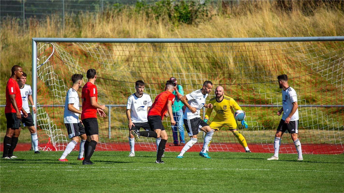 Yasar Koeymen (FC Gaertringen #30) in Tor, Spvgg Trossingen - FC Gaertringen, Wf...