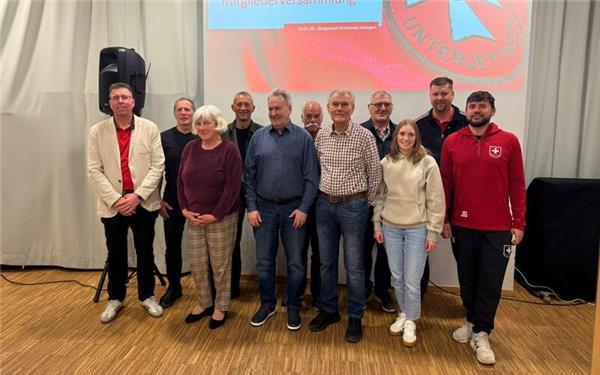 Zahlreiche Mitglieder konnte Vereinschef Markus Strohäker (links) bei der FCU-Jahreshauptversammlung auszeichnen.GB-Foto: gb