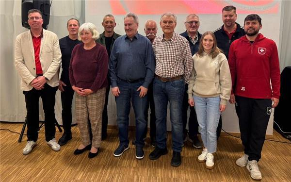 Zahlreiche Mitglieder konnte Vereinschef Markus Strohäker (links) bei der FCU-Jahreshauptversammlung auszeichnen. GB-Foto: gb