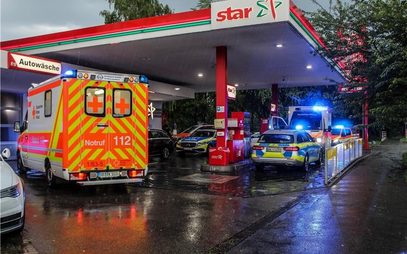 Zehn Verletzte nach Pfefferspray-Attacke an Sindelfinger Tankstelle Zehn Verletzte nach Pfefferspray-Attacke an Sindelfinger Tankstelle