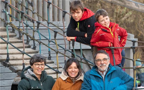 Zeigen „generationsübergreifenden Sportsgeist“: Die Familie Reinhardt mit (vorne von links) Ute Reinhardt, Maike Bahlinger, Konrad Reinhardt sowie (hinten von links) Martin Reinhardt und Jakob Bahlinger. GB-Foto: Vecsey