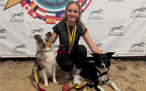 Zoe Strohäker mit Sheltie-Hündin Ice (links) und Border-Collie-Rüde Boh. GB-Foto: gb