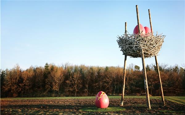 Zu Ostern wurden stets Eier in das Vogelnest an der A81 bei Ehningen gelegt. GB-Foto (Archiv): gb