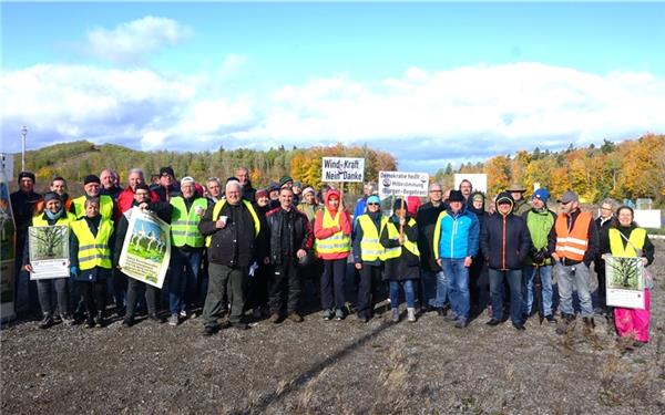 Zu den Organisatoren der Mahnwache zählen die Initiativen Gegenwind Gechingen, Wildberg, Calw, Gültlingen und Herrenberg. GB-Foto: Straub
