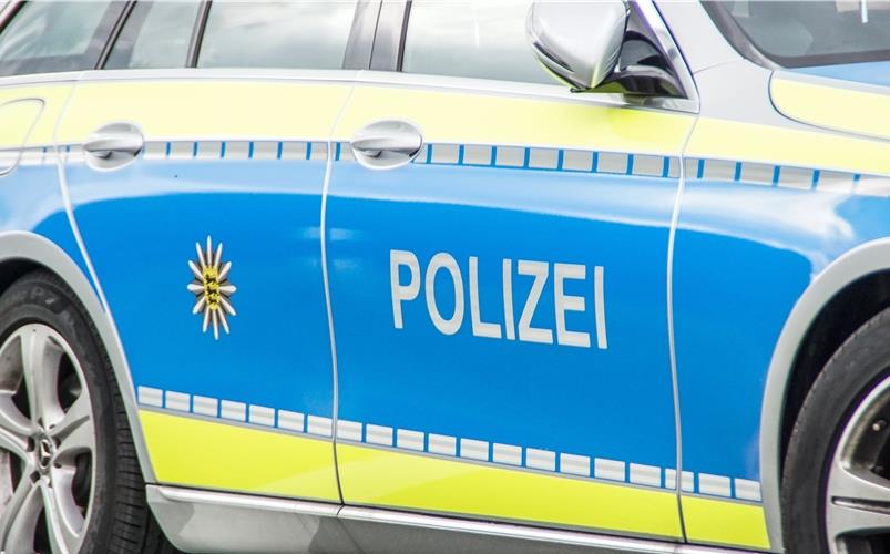 18-Jähriger schanzt in Gültstein mit Opel über Verkehrsinsel – Pkw landet auf dem Dach Zu einem Verkehrsunfall wurde die Polizei am Mittwochmorgen gerufen. GB-Foto (Symbolbild): SDMG/Dettenmeyer