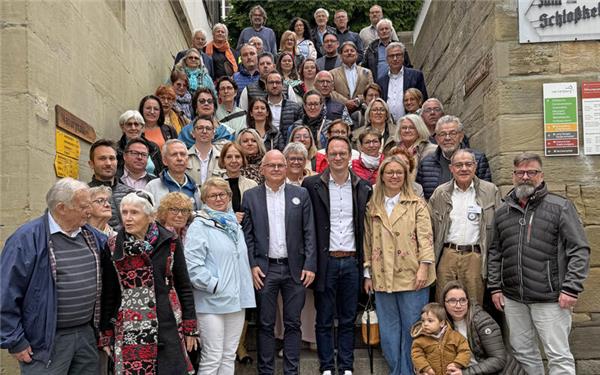 Zu einem kommunalpolitischen Austausch in Sachen Ganztagsbetreuung trafen sich Herrenberger Kommunalpolitiker und Bürger mit Mitgliedern der französischen Delegation aus Tarare im Ratssaal. GB-Foto: Priesterbach