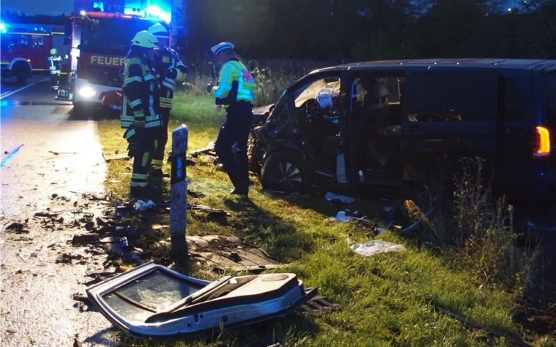 Eine lebensgefährlich und eine schwer verletzte Person nach Unfall auf der B14
