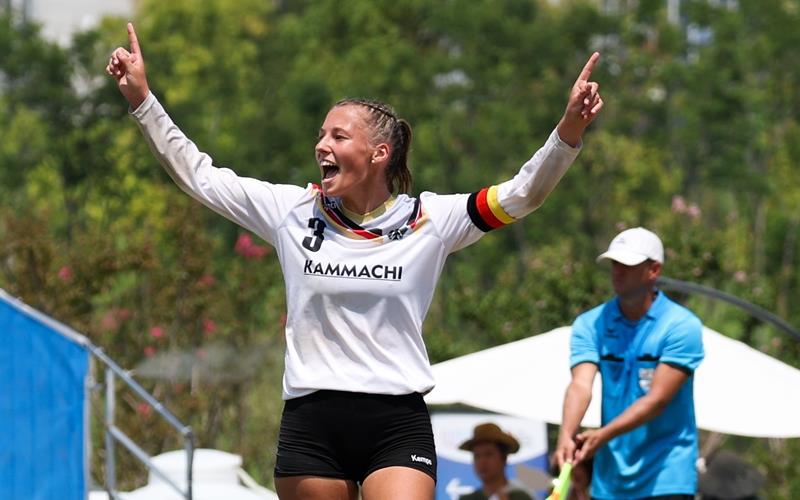 Zum Abschluss des Faustball-Turniers durfte Ann-Kathrin Motteler bei den World Games im chinesischen Chengdu mit dem deutschen Team über die Bronzemedaille jubeln. GB-Foto: Spille
