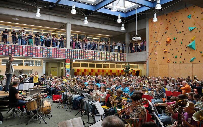 Zum Abschluss wurde in der Theodor-Schüz-Realschule nochmals gemeinsam musiziert. GB-Foto: gb