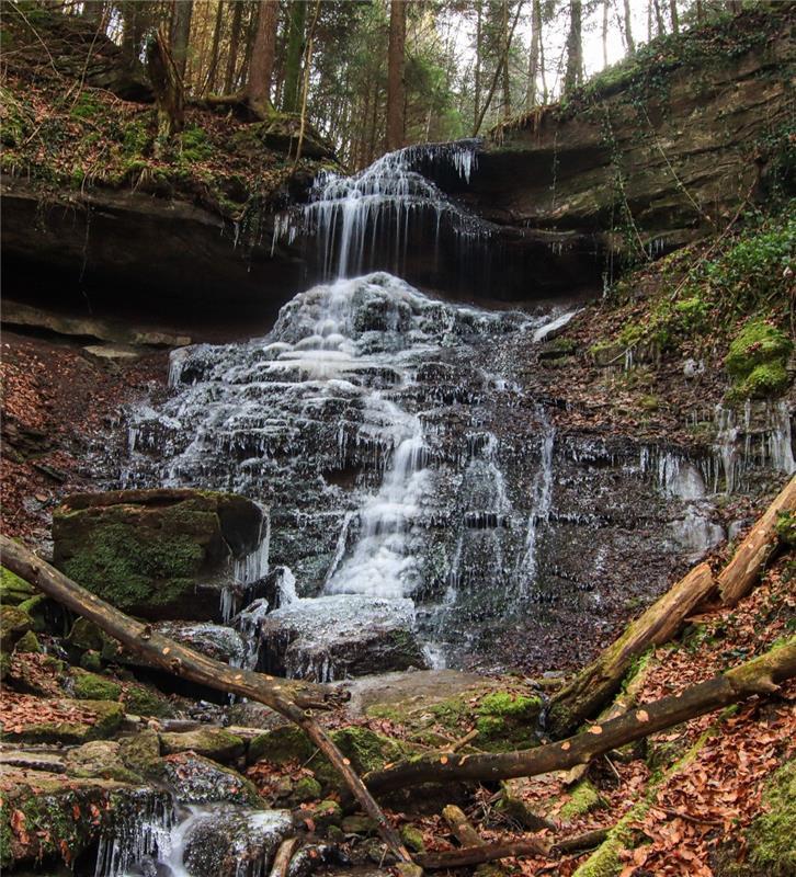 Zum Teil vereister Hörschbachwasserfall. Von Natalie Politz aus Hildrizhausen.