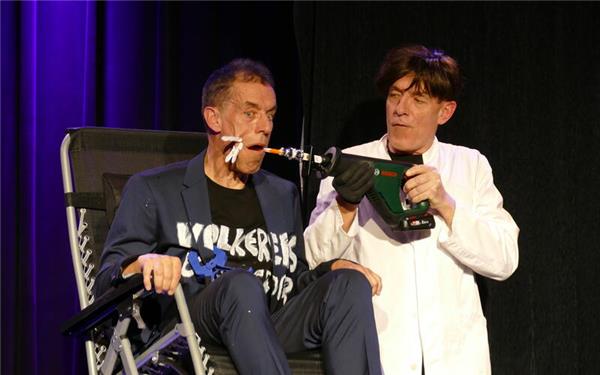 Zum Zahnarzt geht niemand gern – und auf diesem Zahnarztstuhl wird die Behandlung zum blanken Horror: Oropax in Hochform!n GB-Foto: gb