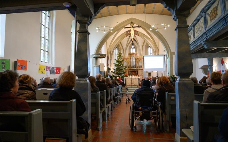 Stefan Metzing fürchtet Ungemach in Seestraße Zum ökumenischen Gottesdienst versammeln sich die Kuppinger in der Stephanuskirche GB-Foto: Schmidt