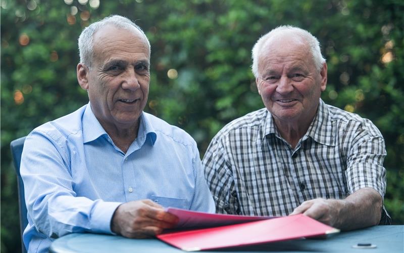 Zurück aus Kurdistan: Werner Reutter (rechts) mit seinem Freund und Übersetzer Jabbar Karim.GB-Foto: Schmidt