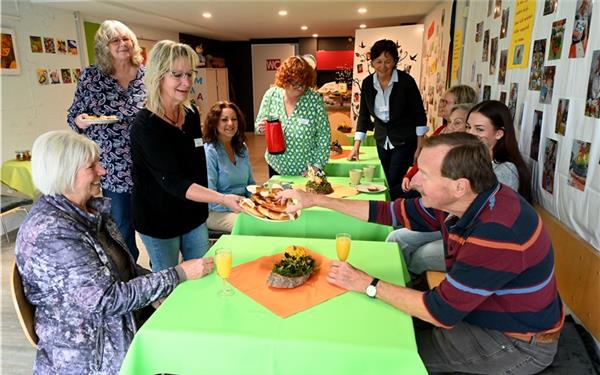Zuzugreifen galt es am Freitag beim Tag der offenen Tür des Demenzcafés. GB-Foto: Holom