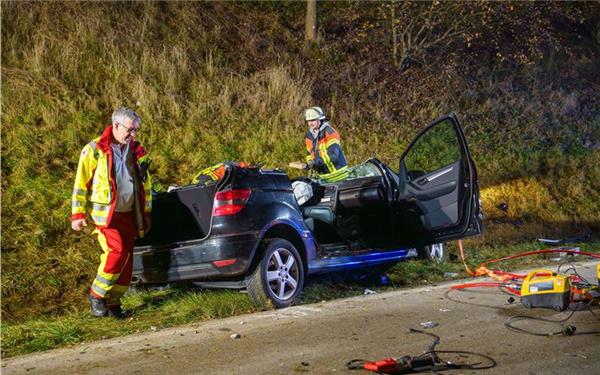 Zwei Frauen bei Unfall nahe Deckenpfronn schwer verletzt