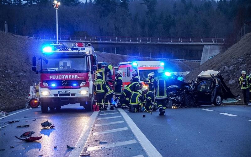 Zwei schwer Verletzte bei Unfall auf der Bundesstraße 464