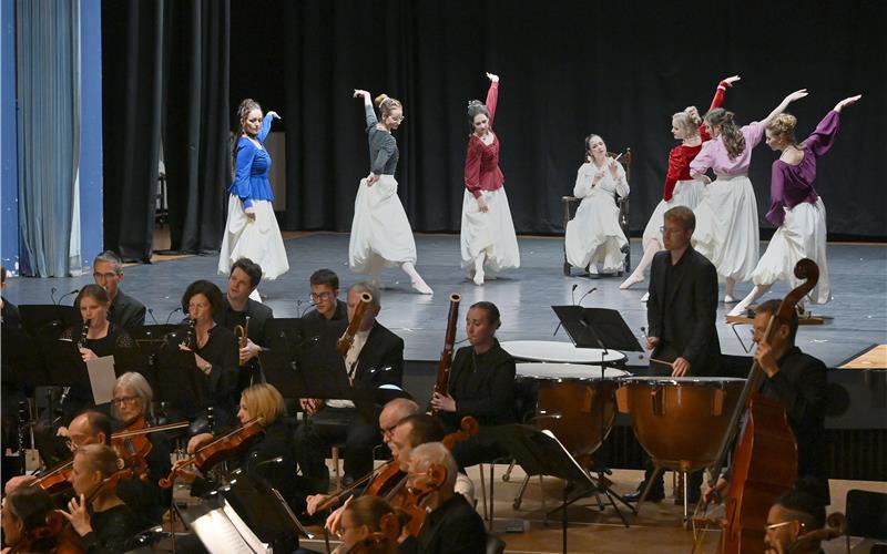 Zwei verschiedene und doch so eng verknüpfte Welten trafen am Sonntagabend in der Stadthalle aufeinander. GB-Foto: Holom