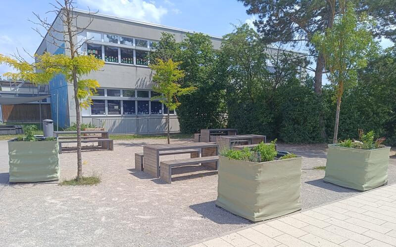 Zwei weitere Bürgerprojekte für „bee green“: Hochbeete und eine Kräuterschnecke
