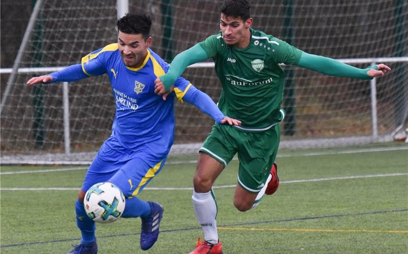 Paukenschlag: Neue Lockerungen für den Sport Zweikämpfe sind ab 1. Juli erlaubt: Die neue Corona-Verordnung des Landes ermöglicht wieder einen (fast) normalen Trainings- und Wettkampfbetrieb auch bei den Kontaktsportarten, hier eine Szene im Bezirksliga-Fußballspiel zwischen dem VfL Herrenberg (rechts) und dem 1. FC Altburg Foto (Archiv): Vecsey