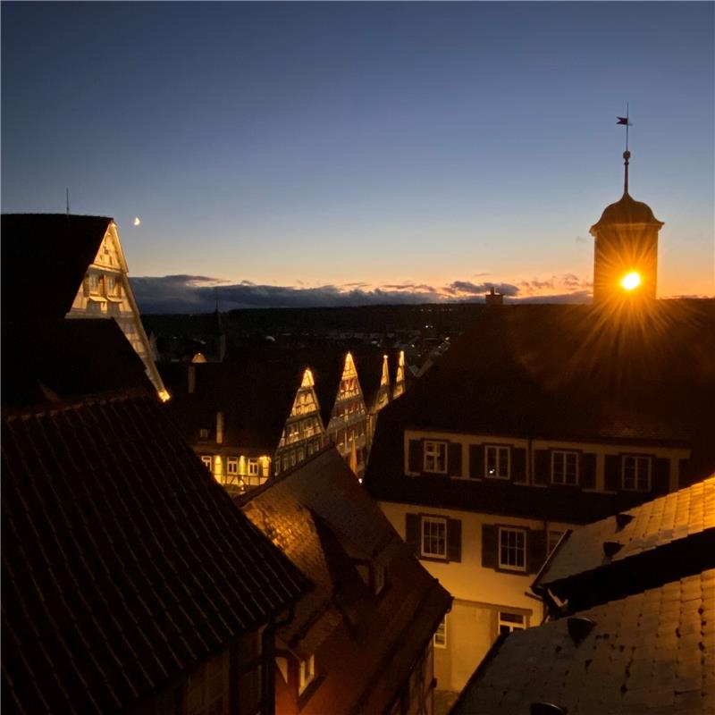 auch für Insta verwendet. Erschieenen. Abendstimmung über den Dächern von Herren...