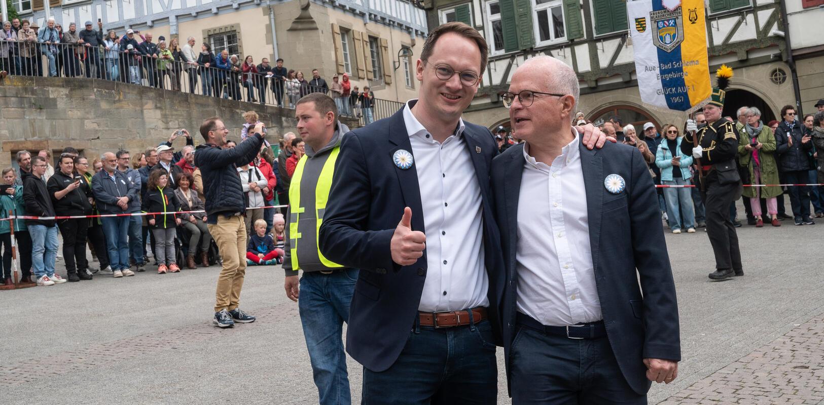 die beiden Bürgermeister Reith mit seinem franz. Kollegen - Festumzug Musiktage ...