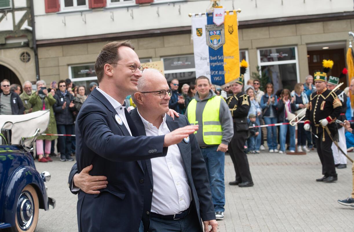die beiden Bürgermeister Reith mit seinem franz. Kollegen - Festumzug Musiktage ...
