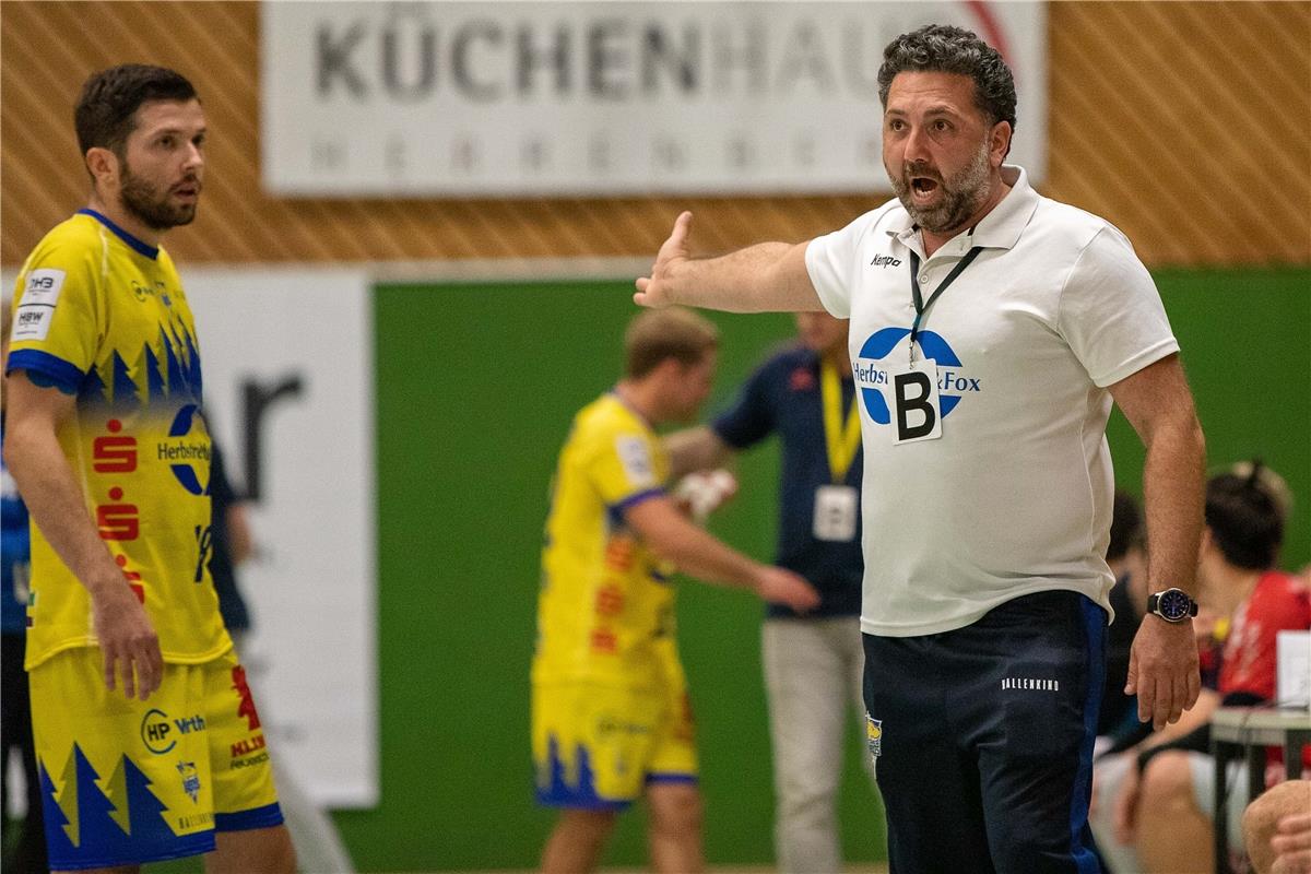 emotionen, Enttaeuschung, Erkan Oez (Trainer HC Neuenbuerg), SG H2Ku Herrenberg ...