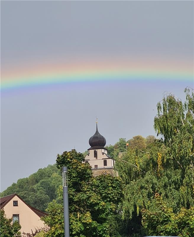 für Insta verwendet. Spontanaufnahme: Stiftskirche unterm Regenbogen.  Von Diana...