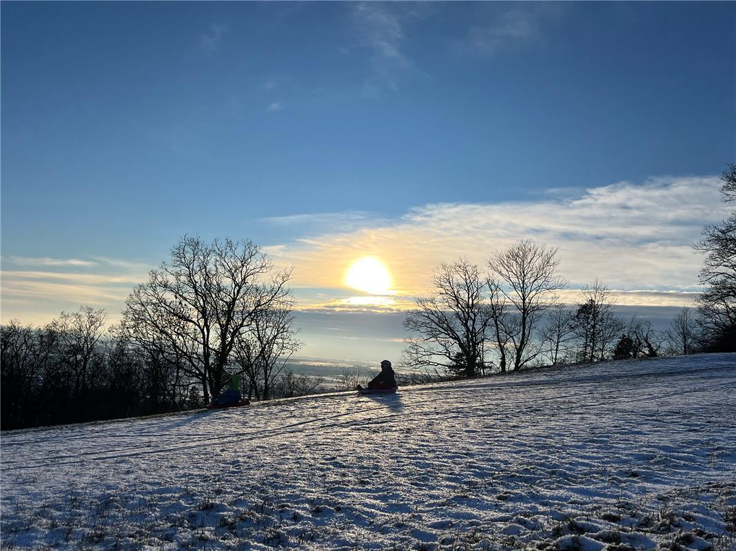 für insta verwendet. Prächtiges Winterwetter beschert traumhafte Rodelkulisse.  ...