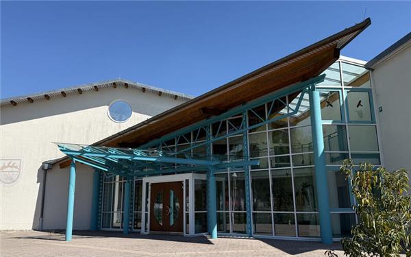 m Zuge einer energetischen Sanierung wird die Gültlinger Mehrzweckhalle mit Wärmepumpen ausgestattet – für die eine Photovoltaik-Anlage den nötigen Strom liefern soll. GB-Foto: Priestersbach