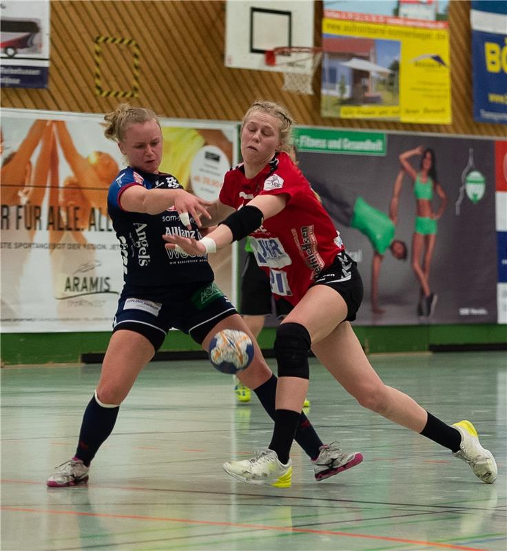 v.li. Aylin Bok (SG H2Ku Herrenberg Kuties #08), Madita Jess (TSV Nord Harrislee...