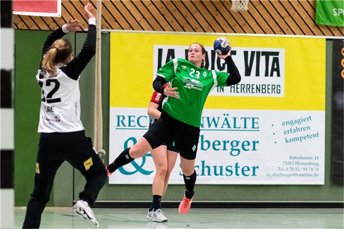 v.li. Monika Lide (SG H2Ku Herrenberg Kuties #12), Birthe Barger (SV Werder Brem...