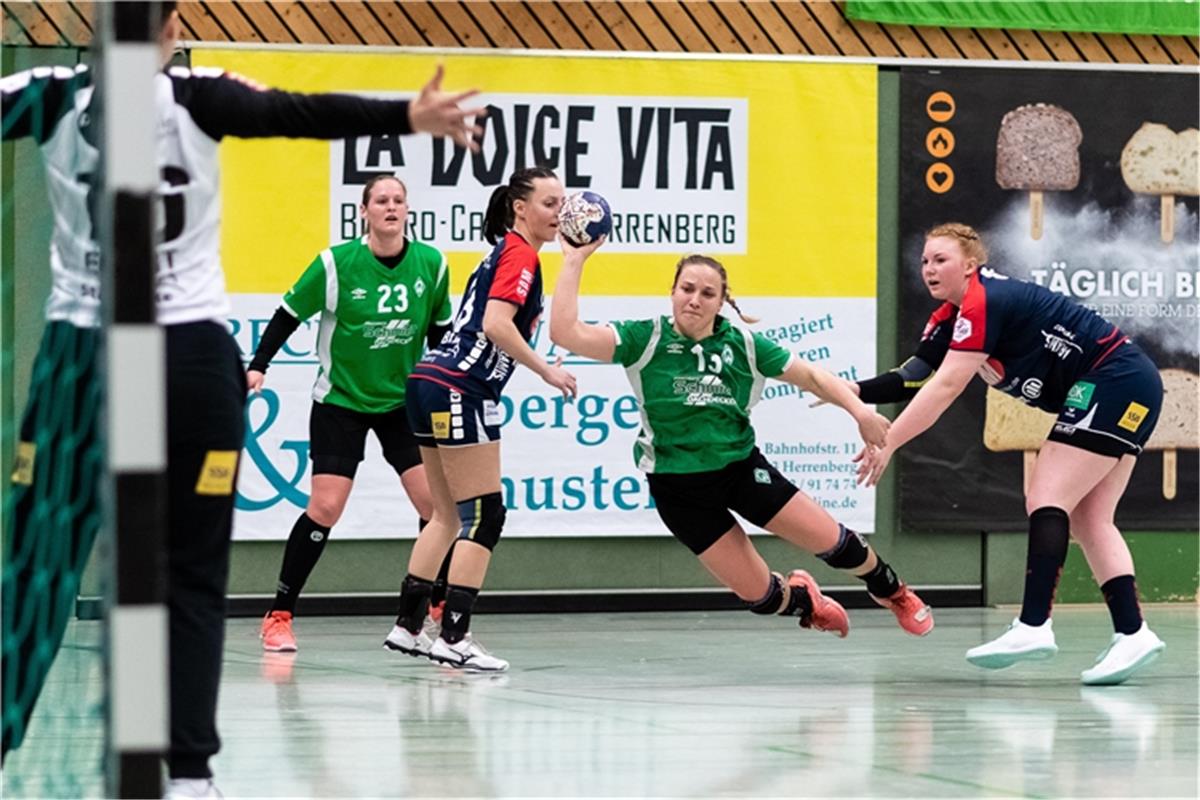 v.li. Rabea Nesslage (SV Werder Bremen #13), Katrin Forh (SG H2Ku Herrenberg Kut...