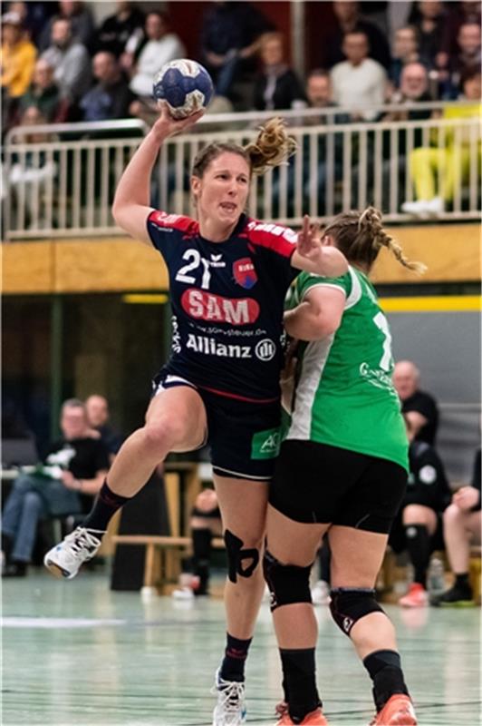 v.li.  Saskia Putzke (SG H2Ku Herrenberg Kuties #21), Rabea Nesslage (SV Werder ...