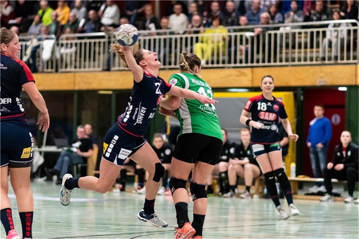 v.li.  Saskia Putzke (SG H2Ku Herrenberg Kuties #21), Rabea Nesslage (SV Werder ...